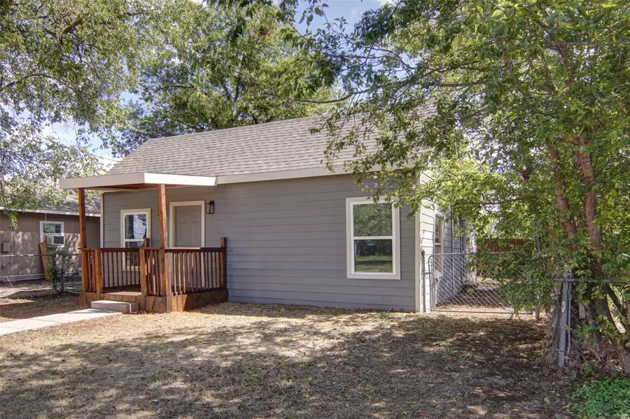 611 SE 2nd Avenue, Mineral Wells, TX 76067 - Image #2