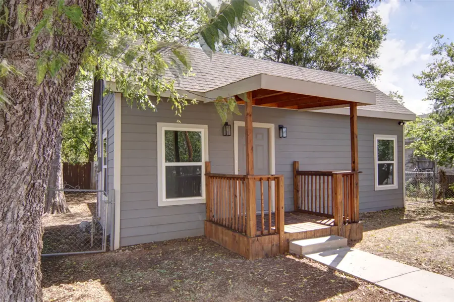 611 SE 2nd Avenue, Mineral Wells, TX 76067 - Image #3