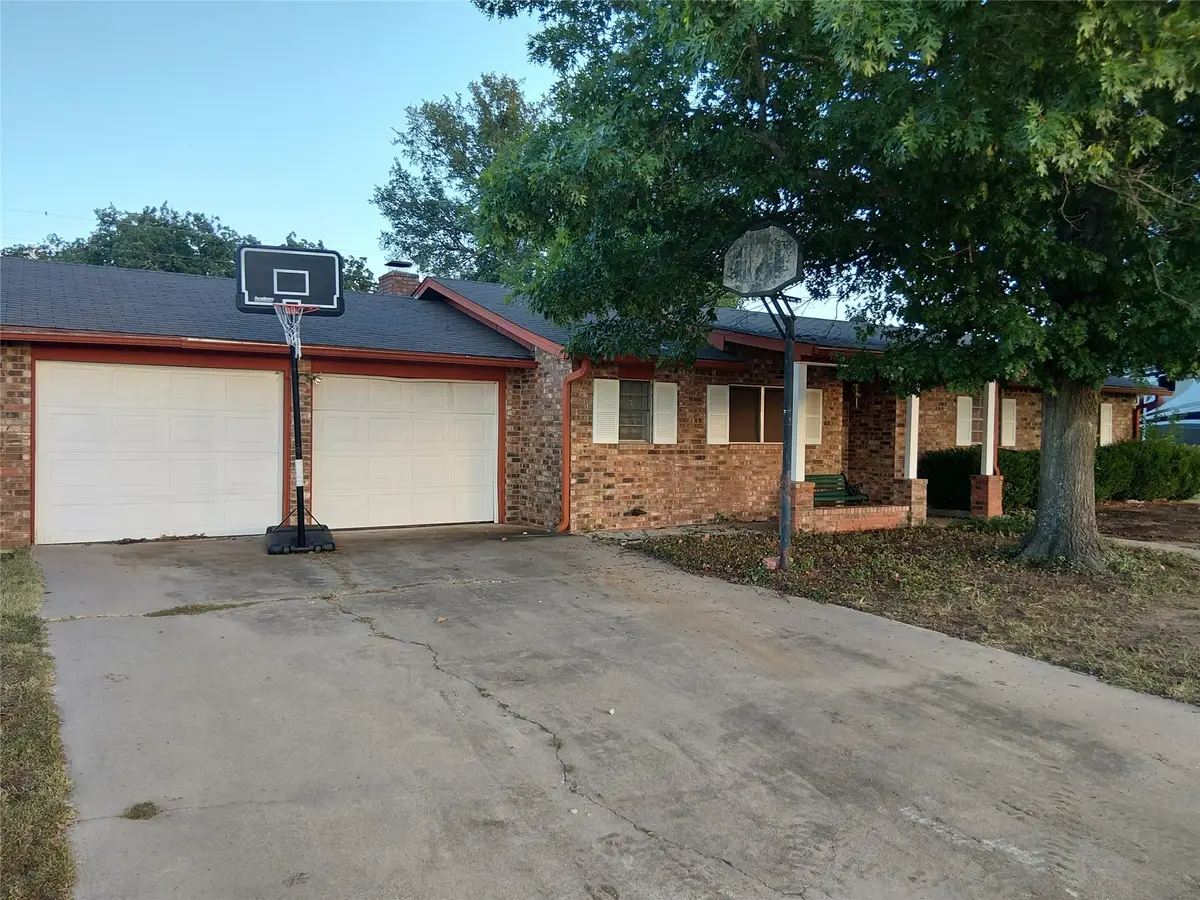 212 Palmer Drive, Comanche, TX 76442 - Image #1