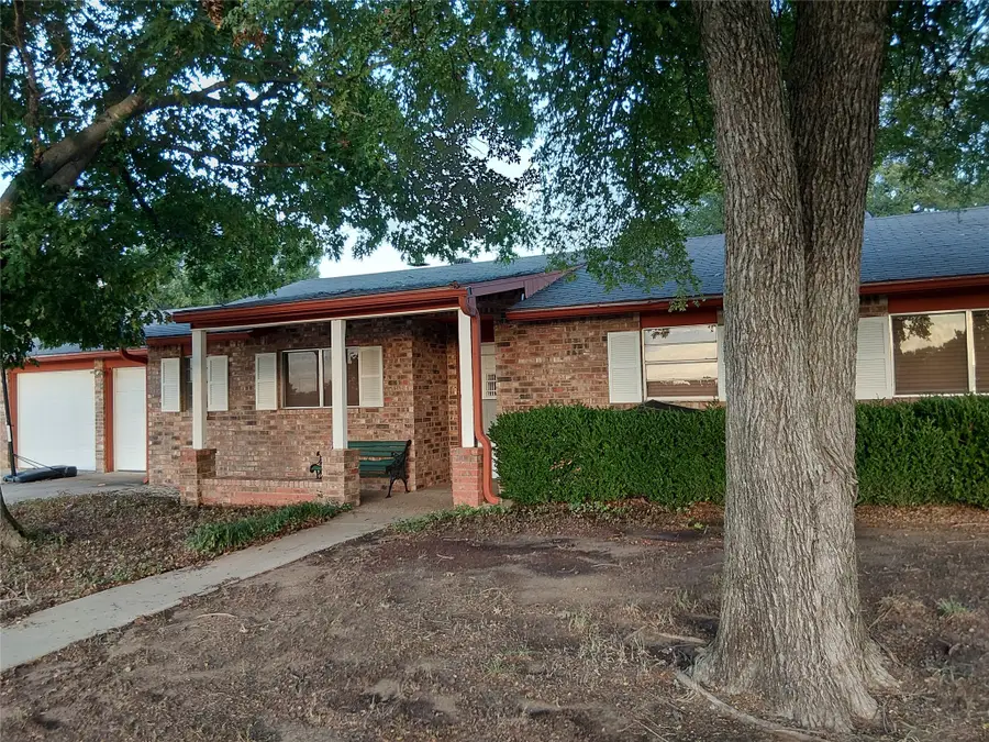 212 Palmer Drive, Comanche, TX 76442 - Image #2