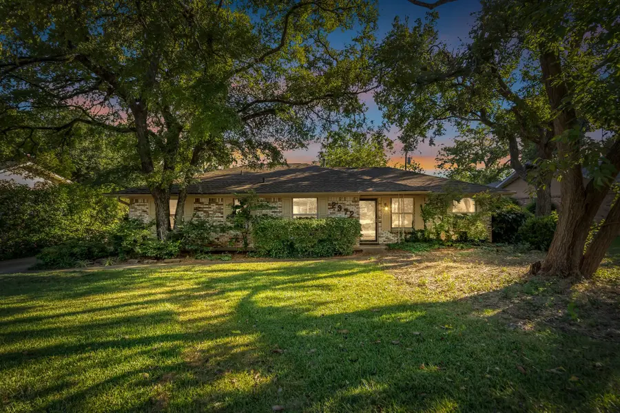 2972 Maydelle Lane, Farmers Branch, TX 75234 - Image #2