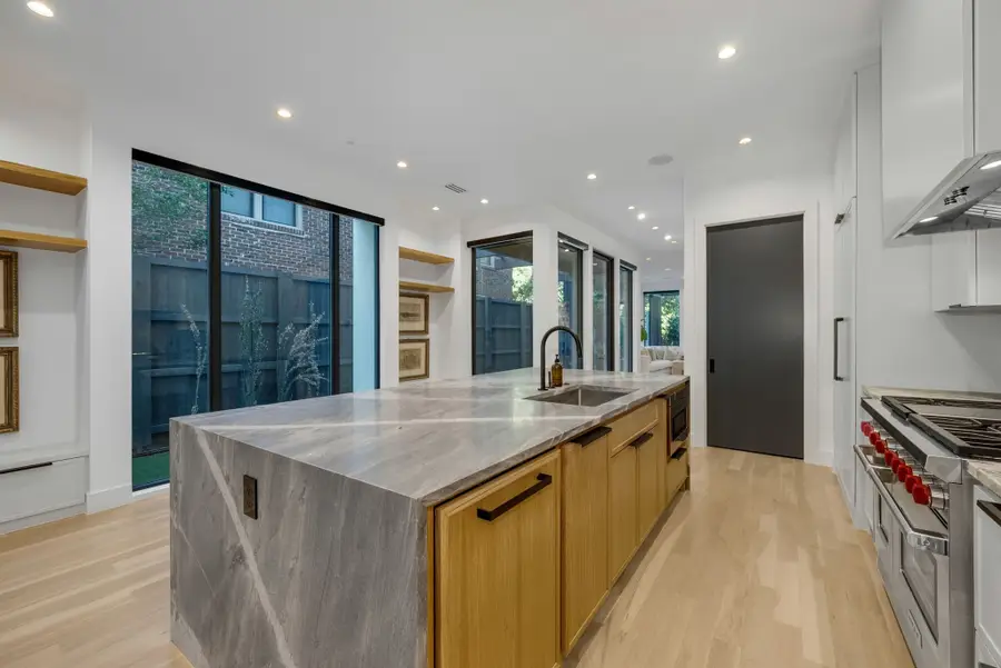 4214 Hawthorne Avenue, Dallas, TX 75219 - Image #2