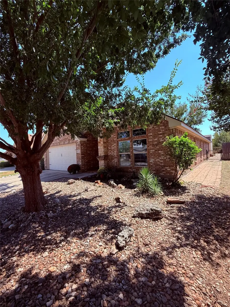 1321 Lauren Lane, Granbury, TX 76048 - Image #3