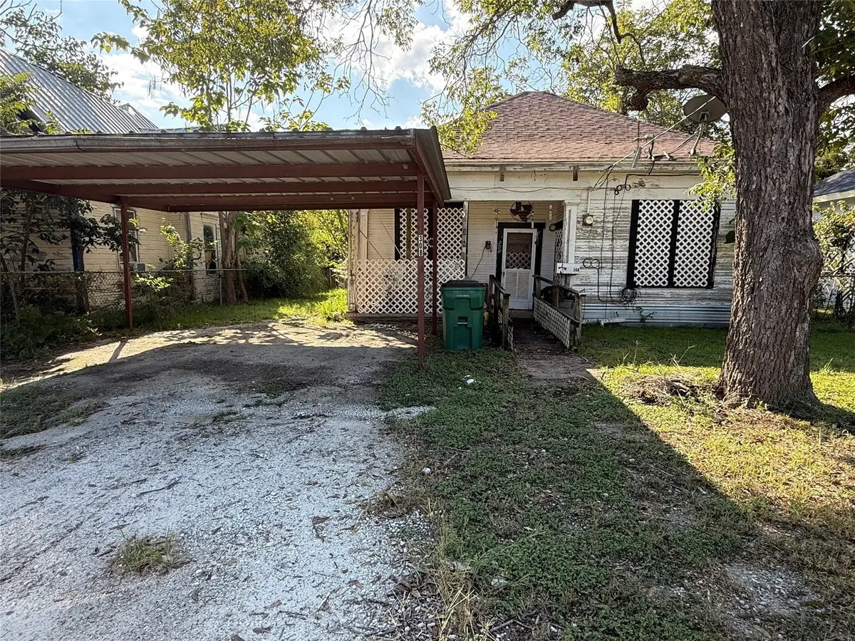 308 E Ross Avenue, Mart, TX 76664 - Image #1
