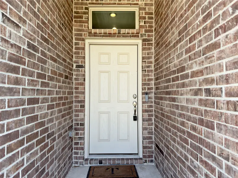 9805 Mescalbean Boulevard, Fort Worth, TX 76036 - Image #3