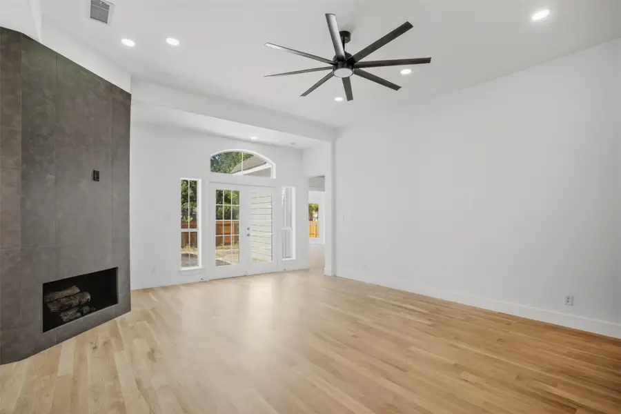 3528 Cottonwood Springs Drive, The Colony, TX 75056 - Image #2