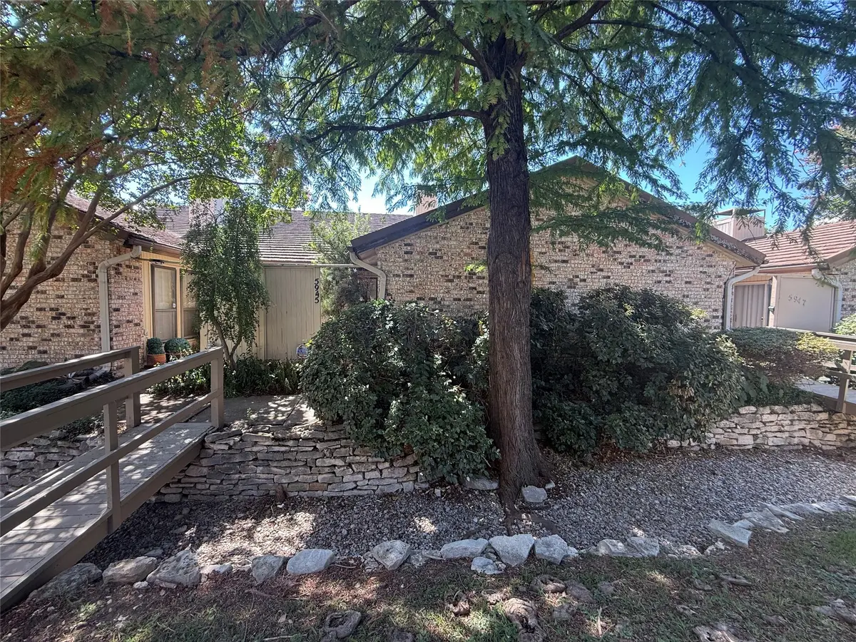 5945 Chimney Wood Circle, Fort Worth, TX 76112 - Image #1