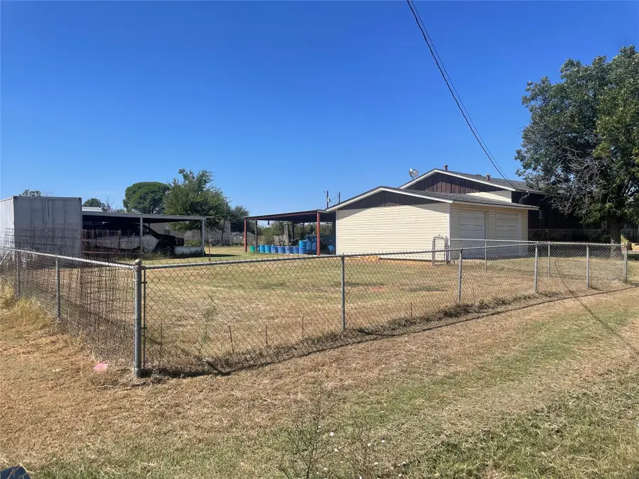 615 N Harvey Street, Breckenridge, TX 76424 - Image #3