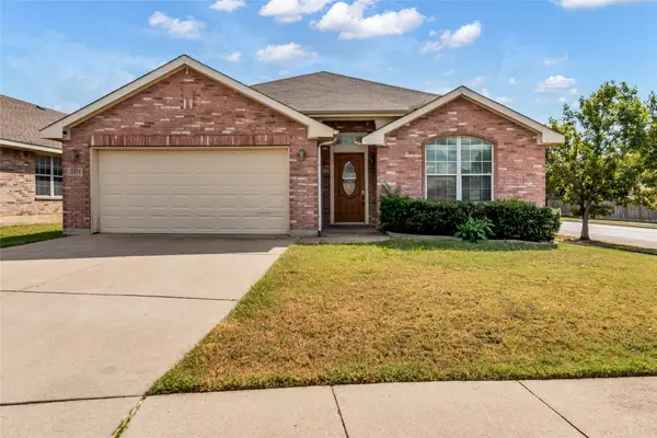 2433 Forest Creek Drive, Fort Worth, TX 76123