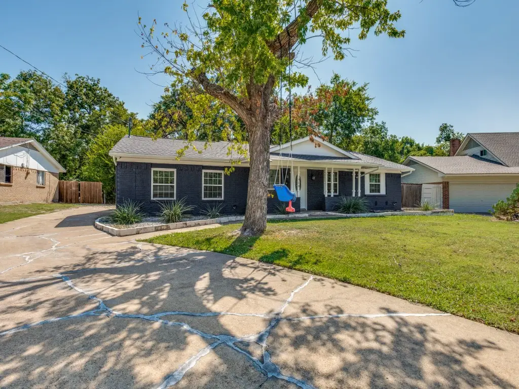 410 Falling Leaves Drive, Duncanville, TX 75116 - Image #1