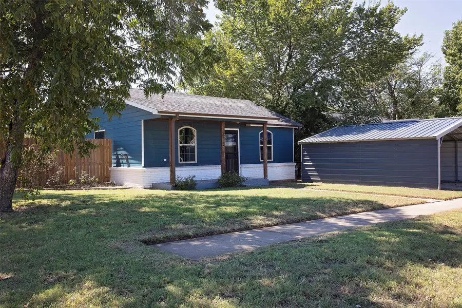 1214 3rd St, Graham, TX 76450 - Image #2