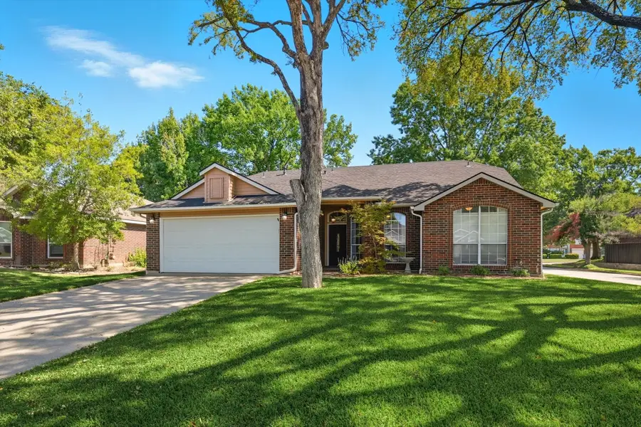 2073 Wedgewood Drive, Grapevine, TX 76051 - Image #2