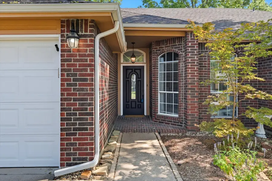 2073 Wedgewood Drive, Grapevine, TX 76051 - Image #3