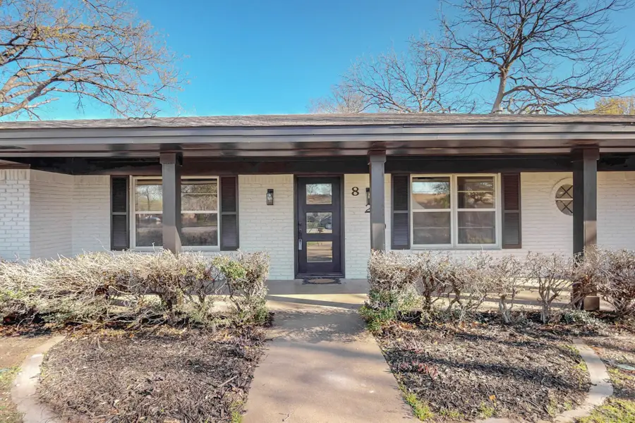 820 Bedford Court W, Hurst, TX 76053 - Image #2