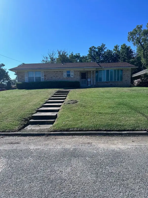 1700 W Belden Street, Sherman, TX 75092