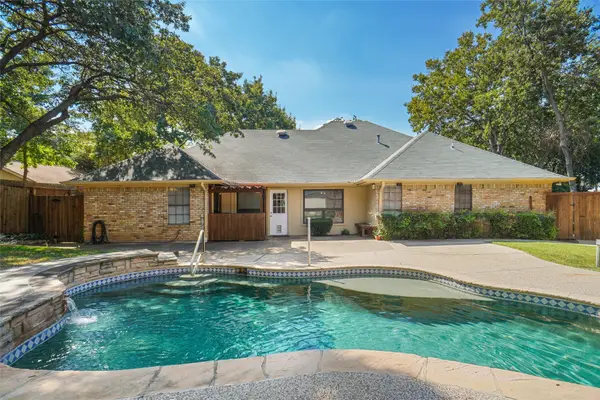 802 Chipwood Court, Euless, TX 76039