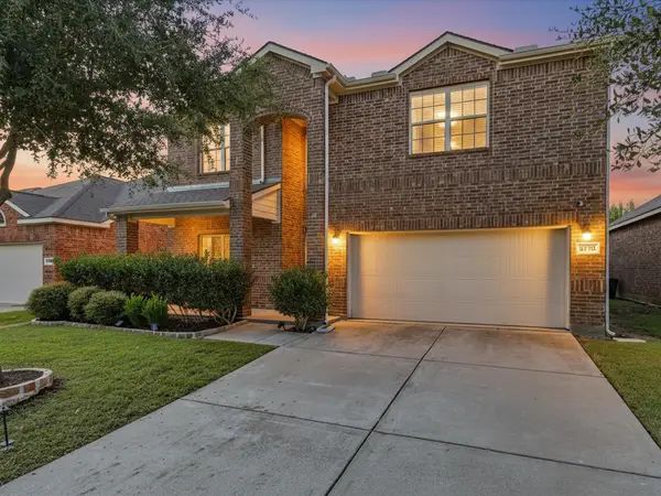 8716 Sierra Trail, Cross Roads, TX 76227