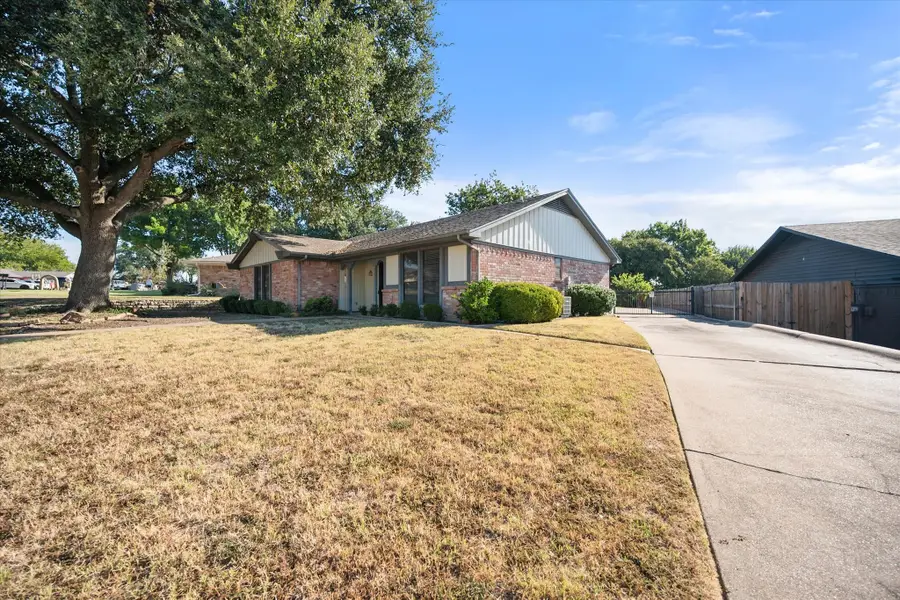 308 Rhineland Road, Benbrook, TX 76126 - Image #3