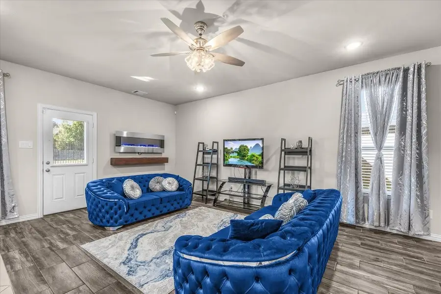 277 Allegheny Drive, Burleson, TX 76028 - Image #2