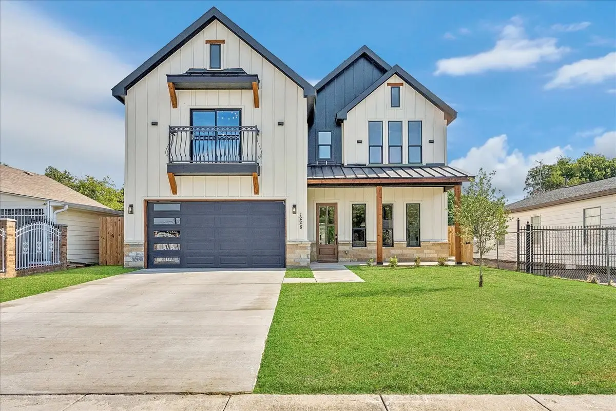 1228 Gould Avenue, Fort Worth, TX 76164 - Image #1