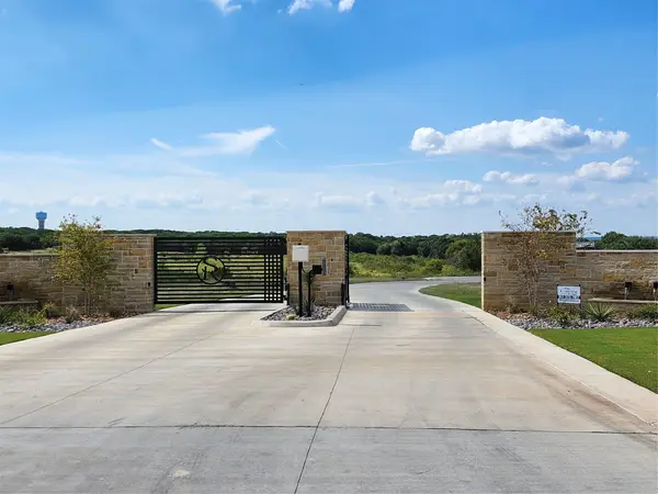 1055 Ranch Vista Road, Granbury, TX 76049