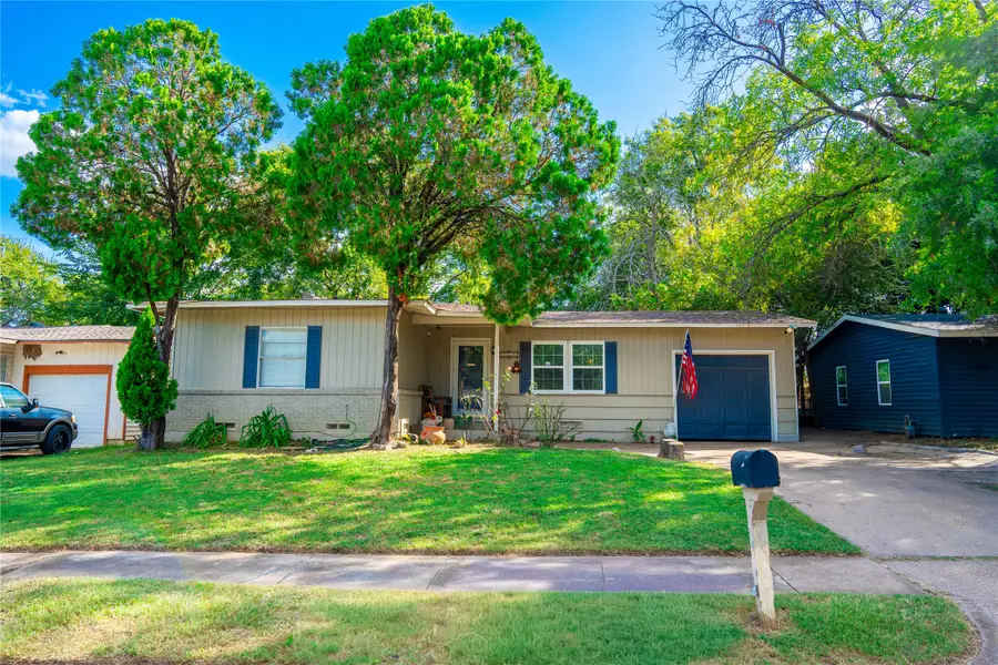 2016 Huntington Drive, Arlington, TX 76010 - Image #3