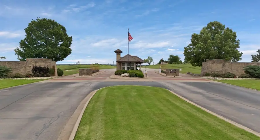 7420 S Aberdeen Drive, Cleburne, TX 76033 - Image #2