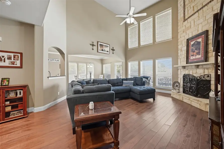 4501 Woodcrest Lane, Mansfield, TX 76063 - Image #2