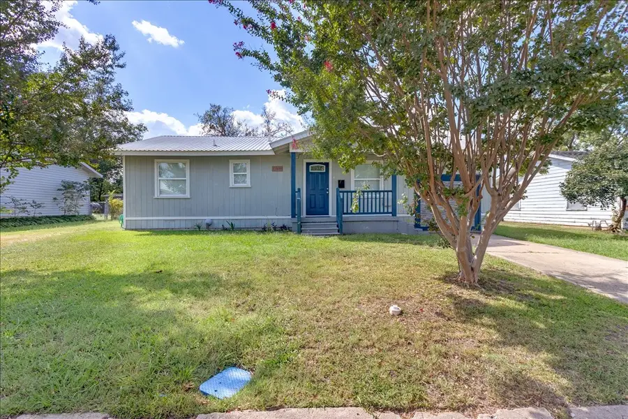 1309 Pine Street, Bonham, TX 75418 - Image #2