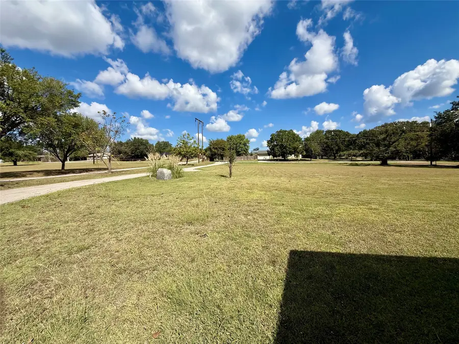 2277 Tanglewood Street, Weatherford, TX 76085 - Image #3