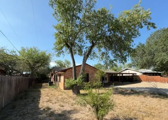 1217 Vivian Street, Pleasanton, TX 78064 - Image #2