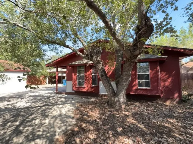 1217 Vivian Street, Pleasanton, TX 78064 - Image #3