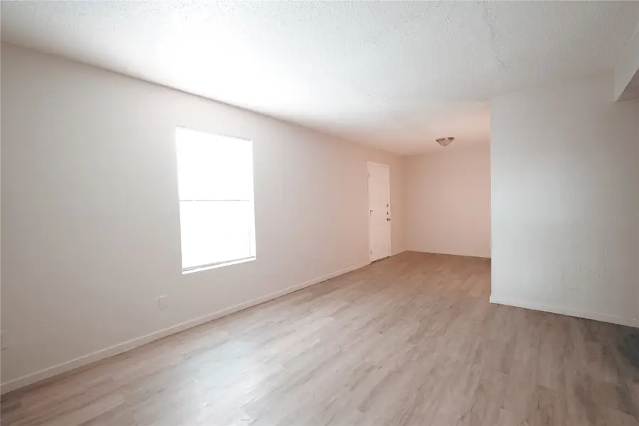 104 N Heights Drive, Crowley, TX 76036 - Image #3