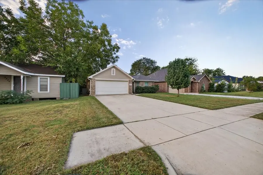 5809 Blackmore Avenue, Fort Worth, TX 76107 - Image #3