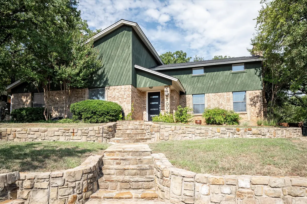 1004 Rosewood Court, Euless, TX 76039 - Image #1