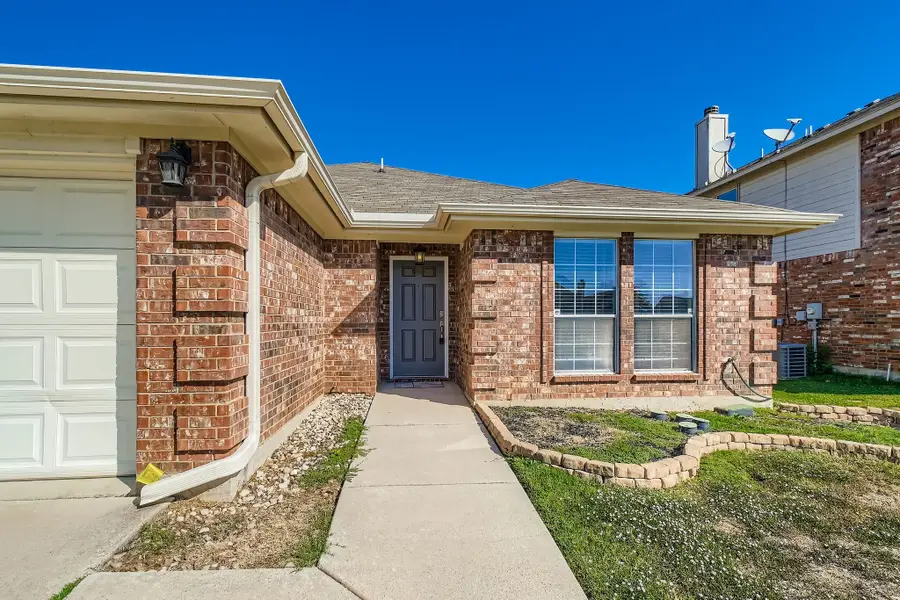 608 Piper Drive, Saginaw, TX 76179 - Image #3