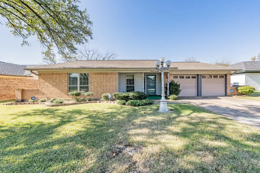 1914 Roosevelt Drive, Pantego, TX 76013 - Image #2