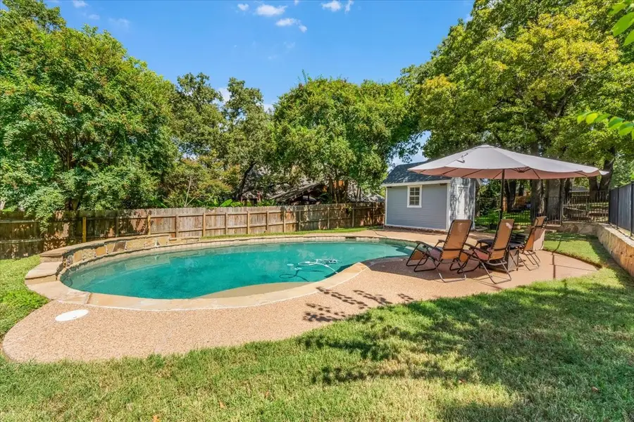 104 Carriage Hill Court, Weatherford, TX 76087 - Image #2