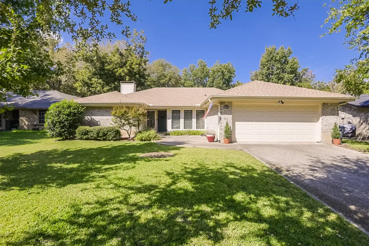 2814 Hedgeway Drive, Arlington, TX 76016 - Image #1