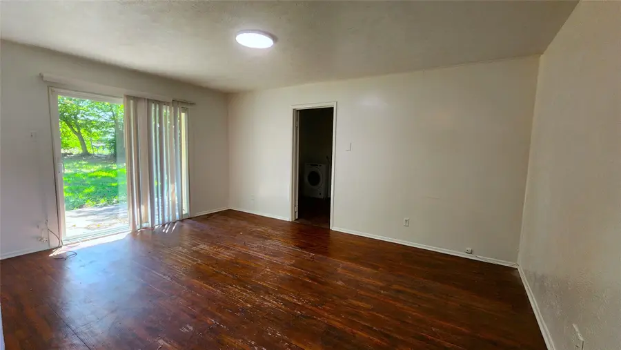 520 Sweetbriar Drive, Lewisville, TX 75067 - Image #3