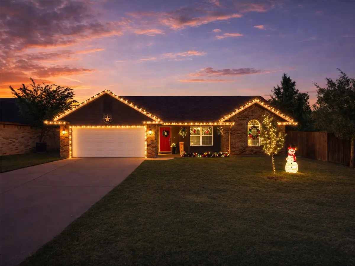 305 E 8th Street, Weatherford, TX 76086 - Image #1