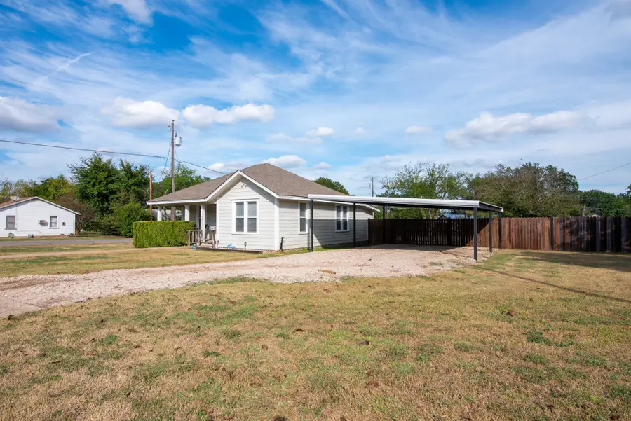 512 N Roberts Street, West, TX 76691 - Image #3