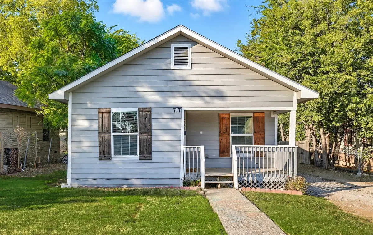 717 E Davis Avenue, Fort Worth, TX 76104 - Image #1