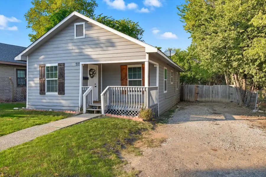 717 E Davis Avenue, Fort Worth, TX 76104 - Image #2