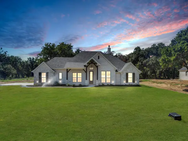 1012 Arbor Vista Drive, Azle, TX 76020