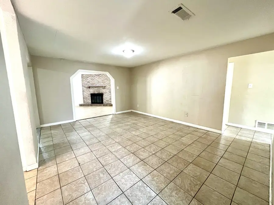 1900 Robinson Street, Irving, TX 75060 - Image #3