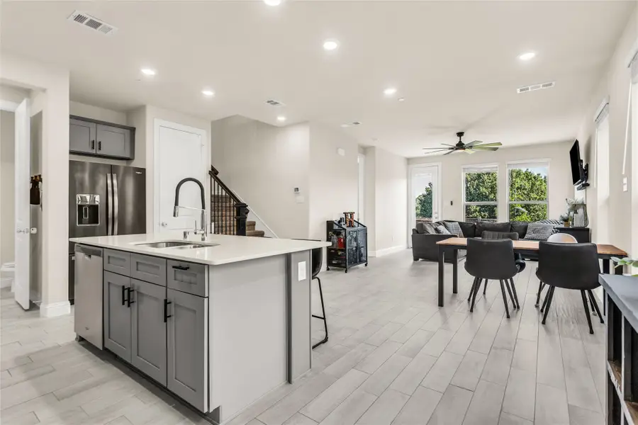 645 Hutchinson Drive, Lewisville, TX 75077 - Image #3