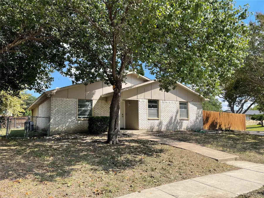 702 Pinehill Lane, Grand Prairie, TX 75052 - Image #2