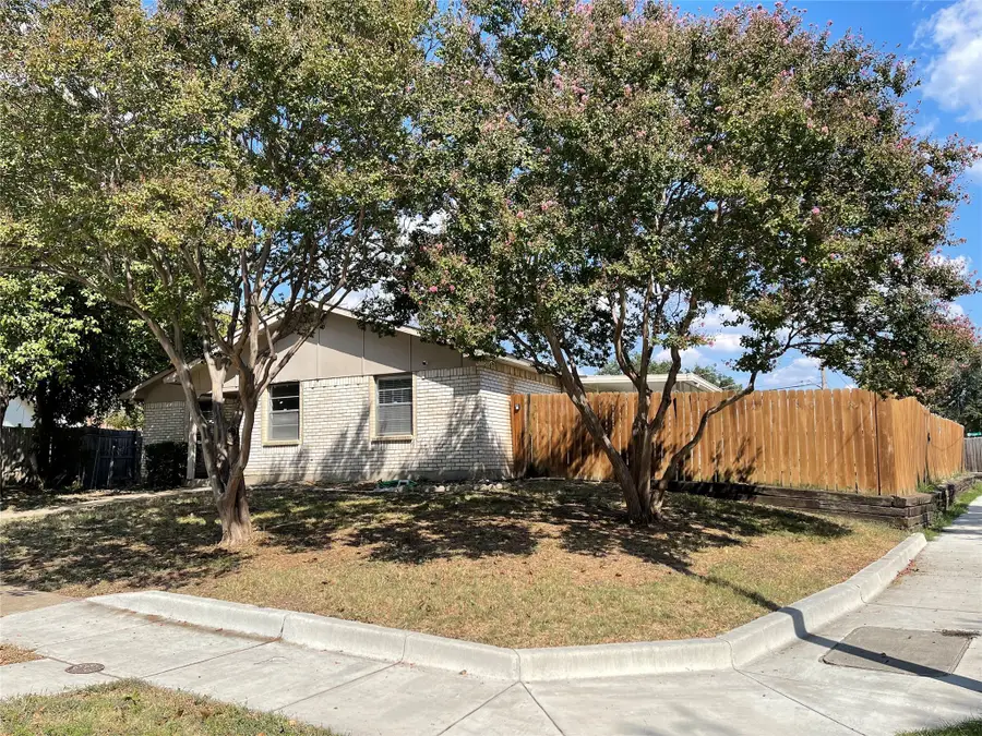 702 Pinehill Lane, Grand Prairie, TX 75052 - Image #3