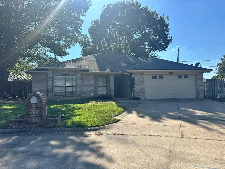 2512 Harmony Court, Arlington, TX 76015 - Image #2